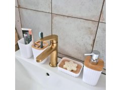 Bílá koupelnová sada s&nbsp;dřevěnými prvky - 4 ks 4