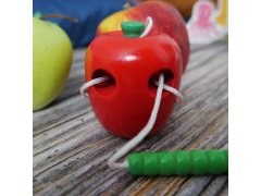 Dřevěná hračka - červík v jablku 4