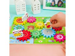 Dřevěná hračka s ozubenými kolečky se zvířátky 5