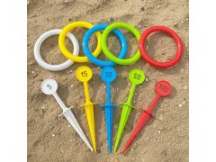 Hra házení kroužků s&nbsp;kolíky do země 1