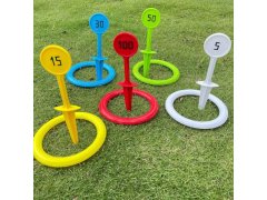 Hra házení kroužků s&nbsp;kolíky do země 3