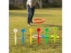 Hra házení kroužků s&nbsp;kolíky do země 4