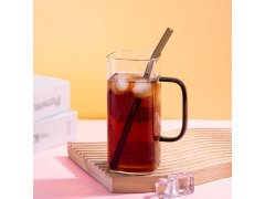 Hranatá sklenice s&nbsp;víčkem, brčkem a&nbsp;uchem - 350 ml 3