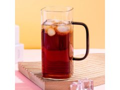 Hranatá sklenice s&nbsp;víčkem, brčkem a&nbsp;uchem - 350 ml 6