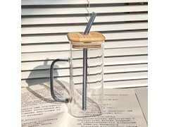 Hranatá sklenice s&nbsp;víčkem, brčkem a&nbsp;uchem - 350 ml 8