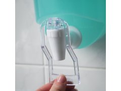 Nalepovací dávkovač do koupelny 600 ml 2
