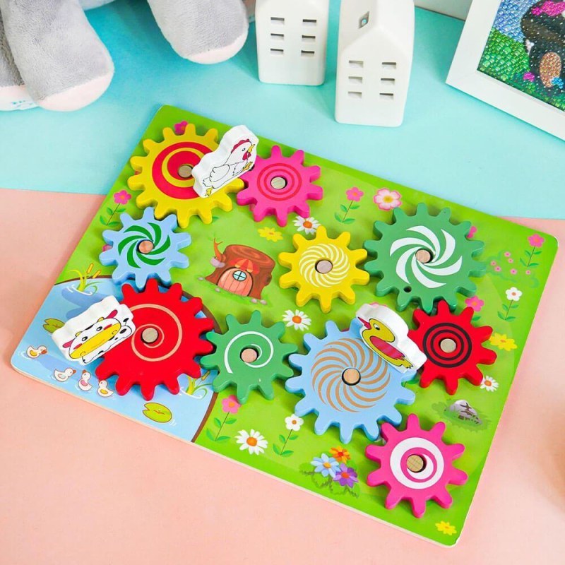 Dřevěná hračka s&nbsp;ozubenými kolečky se zvířátky - Dárky.pro