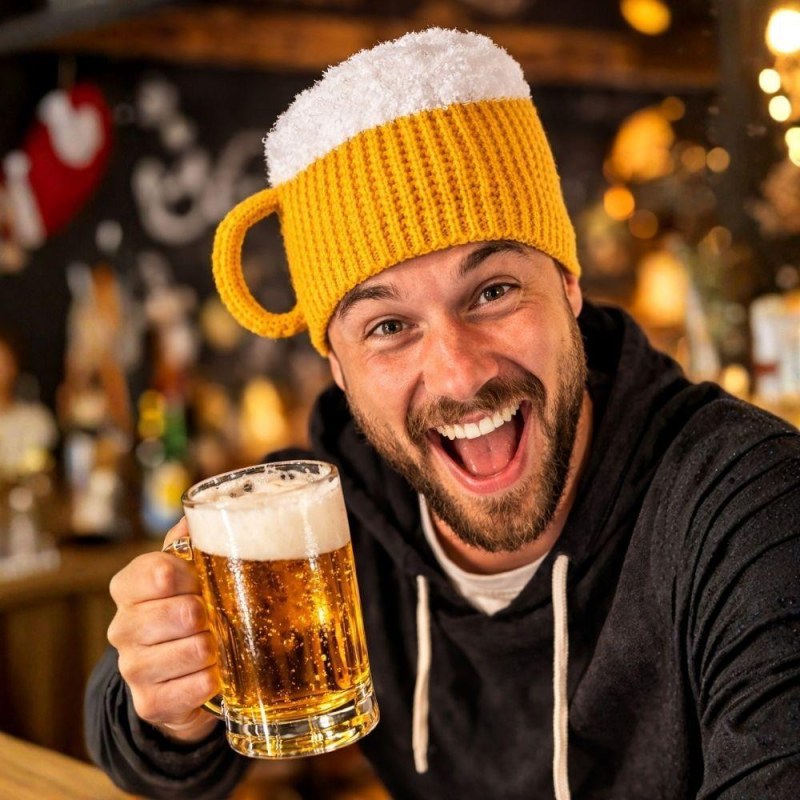 Pletená čepice - půllitr s&nbsp;uchem - Dárky.pro